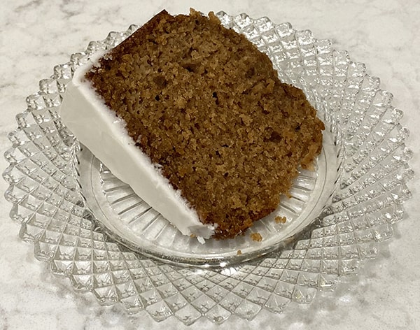 Apple Spice Cake with Fresh Apples Slice