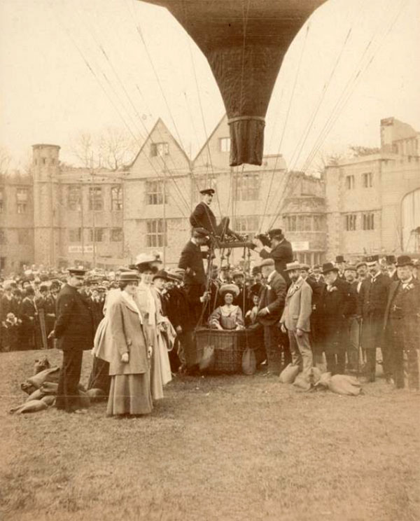 Lieutenant-Lempriere-Balloon-Demonstration