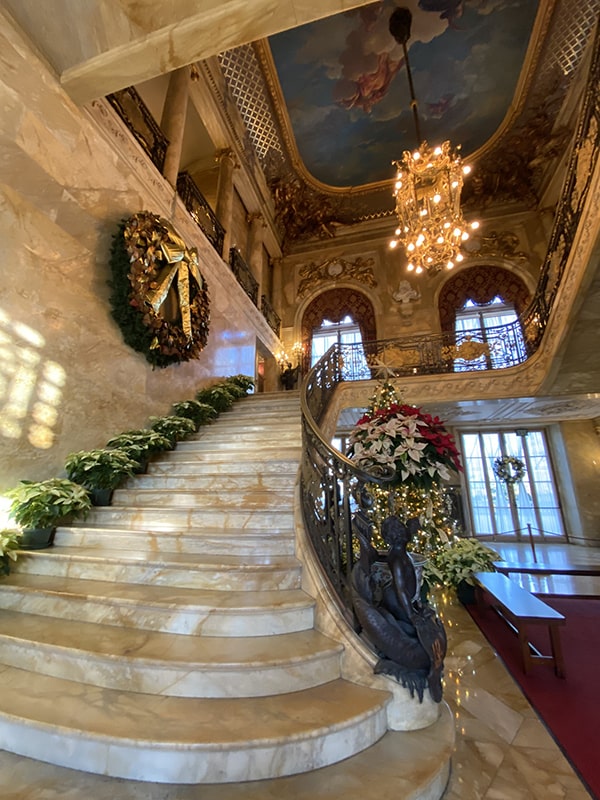 newport-mansions-at-christmas-marble-house-staircase