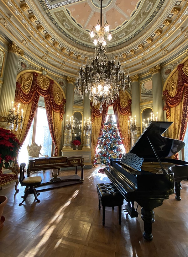newport-mansions-at-christmas-the-breakers-music-room